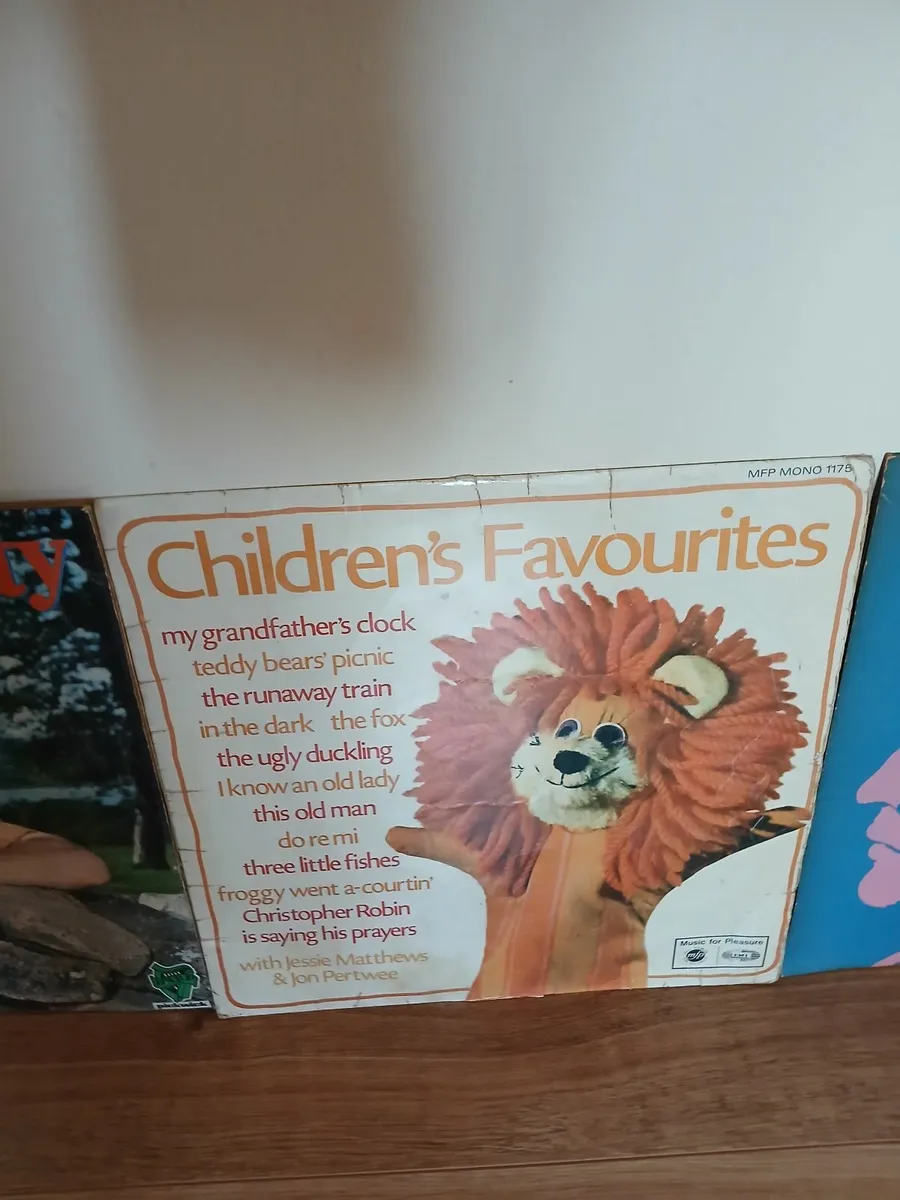 Vintage vinyl music records - Image 1