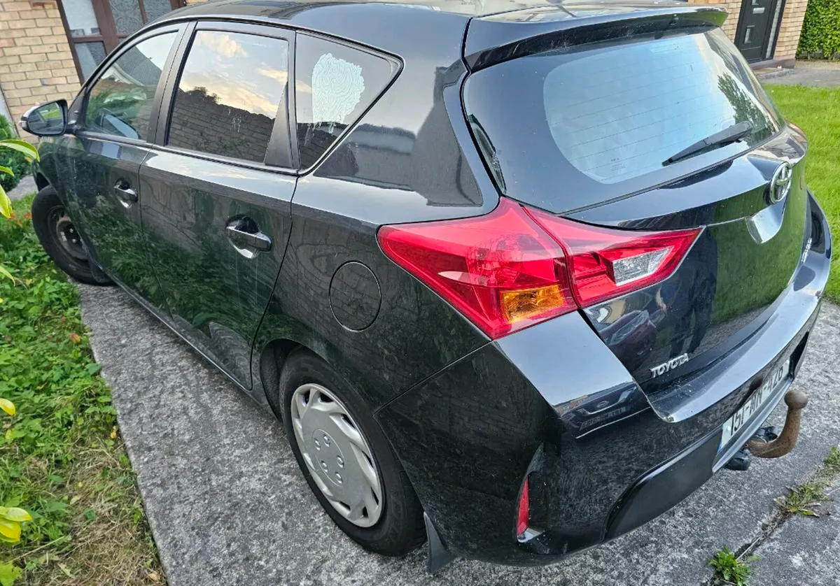 Toyota Auris 1.4 D4D Manual Commercial - Image 3