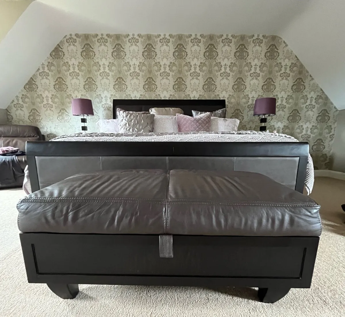 Luxury bedroom suite - Image 2