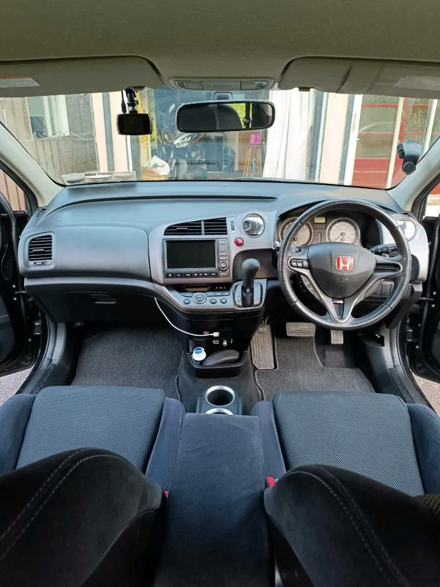 Honda Stream RSZ Automatic - Image 2
