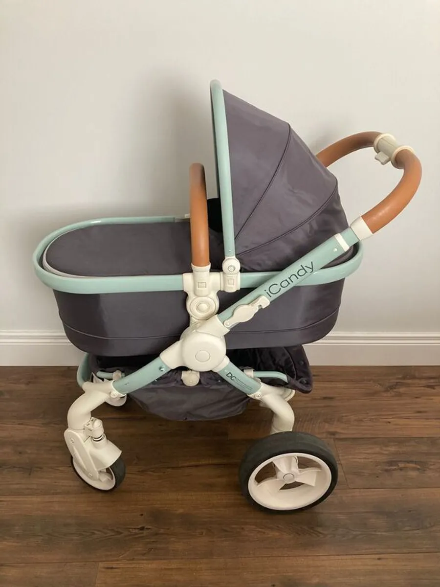 iCandy Peach 5 Pram - Image 1