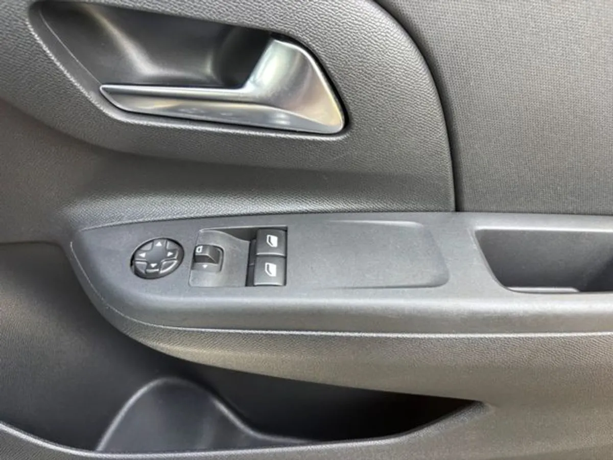 Opel Corsa 5 DR Hatch-sc-1.2i (75ps) S/s- - Image 4