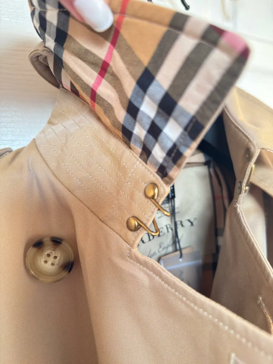Burberry woman coat new - Image 1