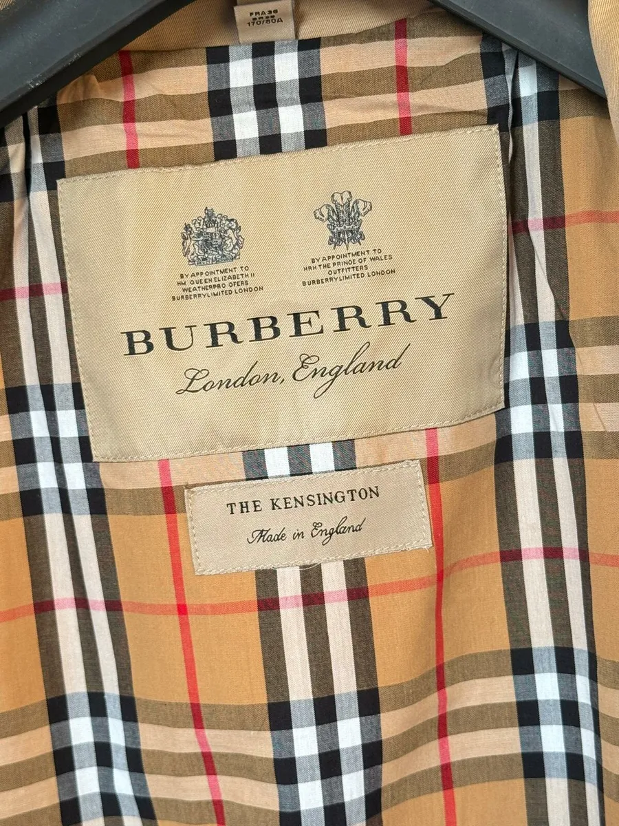 Burberry woman coat new - Image 2