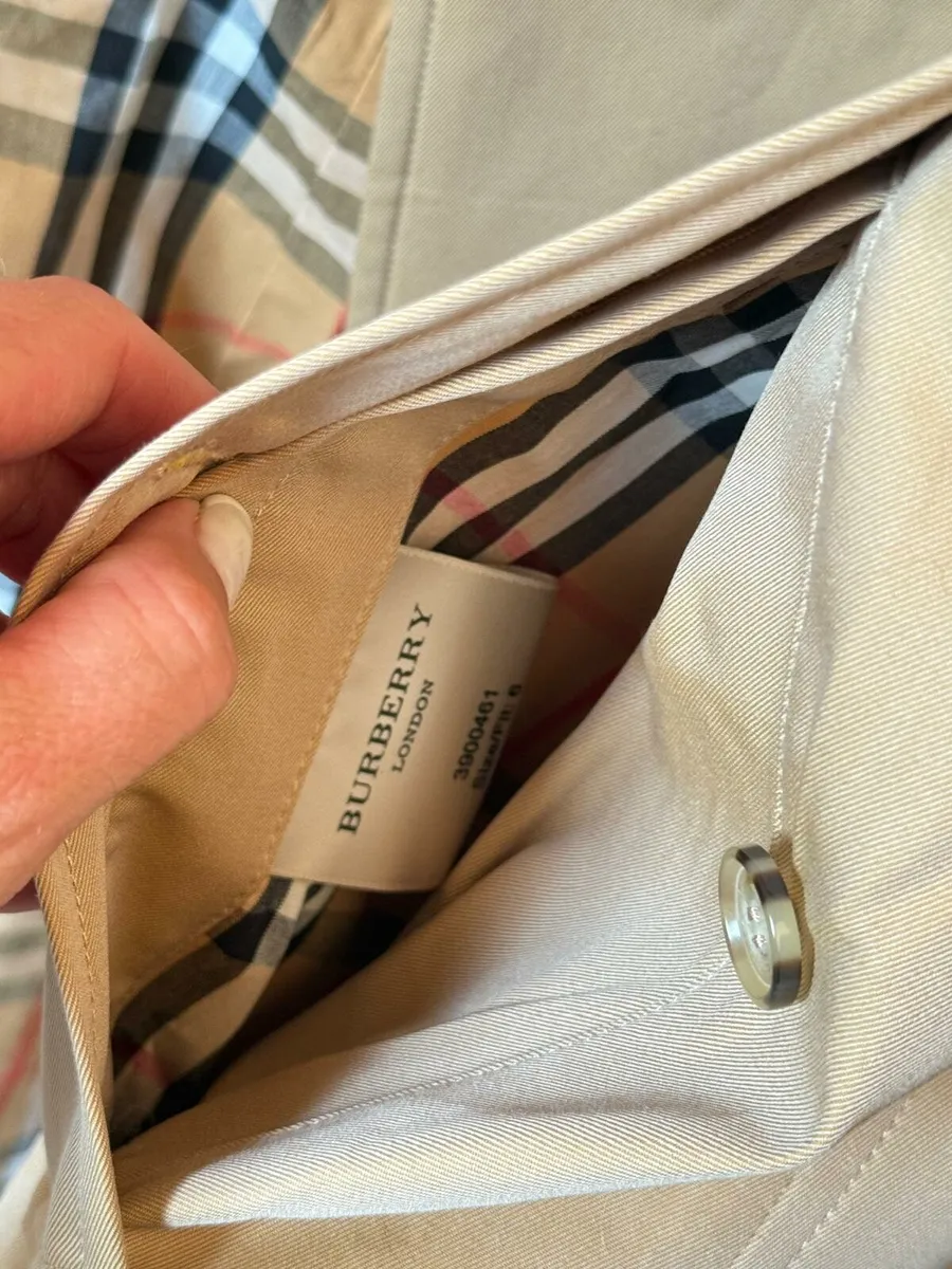 Burberry woman coat new - Image 4