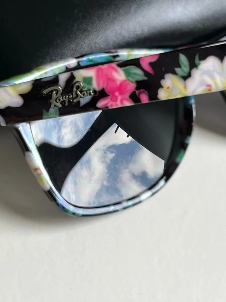 Ray-Ban Women's Sunglasses - Image 2