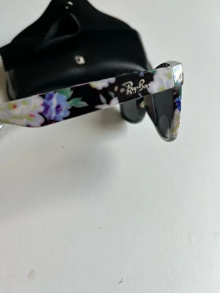 Ray-Ban Women's Sunglasses - Image 3