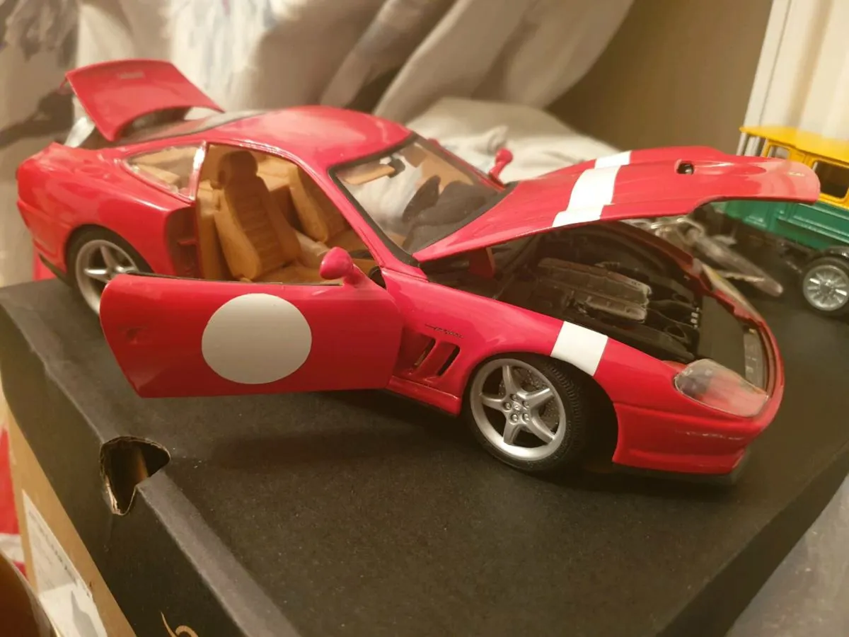 1.18 sacle....diecast ...ferrari model .. - Image 2