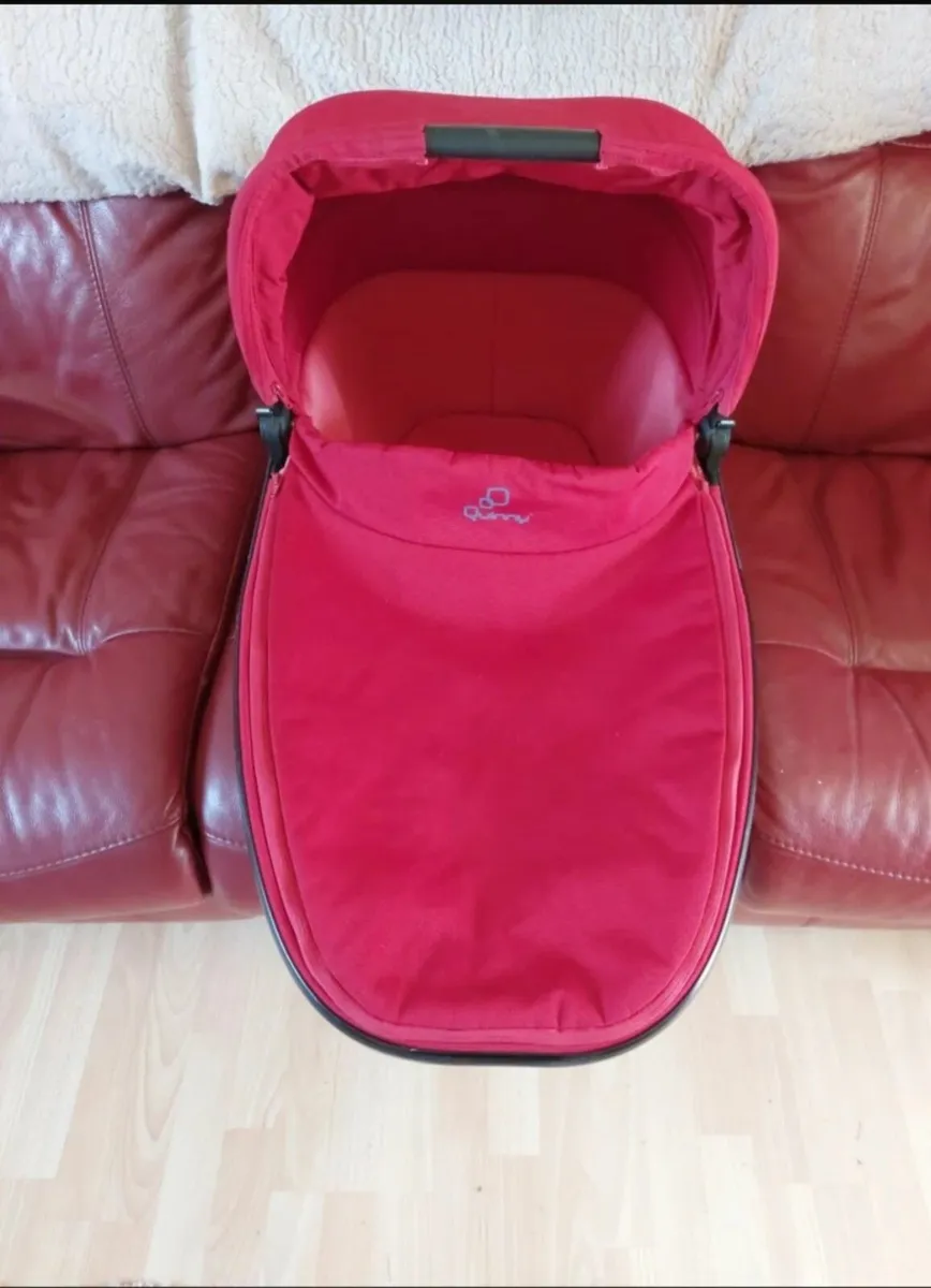 Quinny / maxi cosi folding carrycot - Image 1