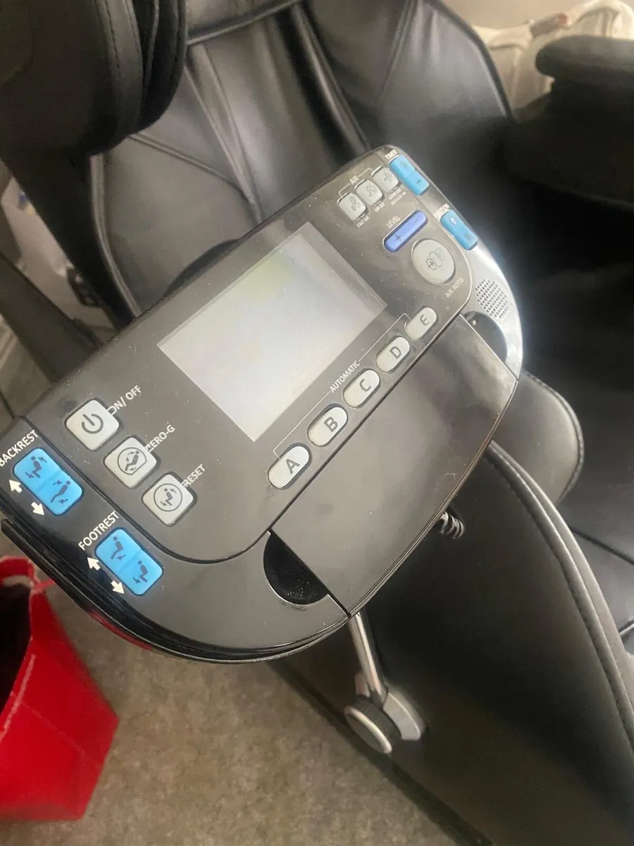 Luxury Massage Chair (Like New!) €450 - Image 3