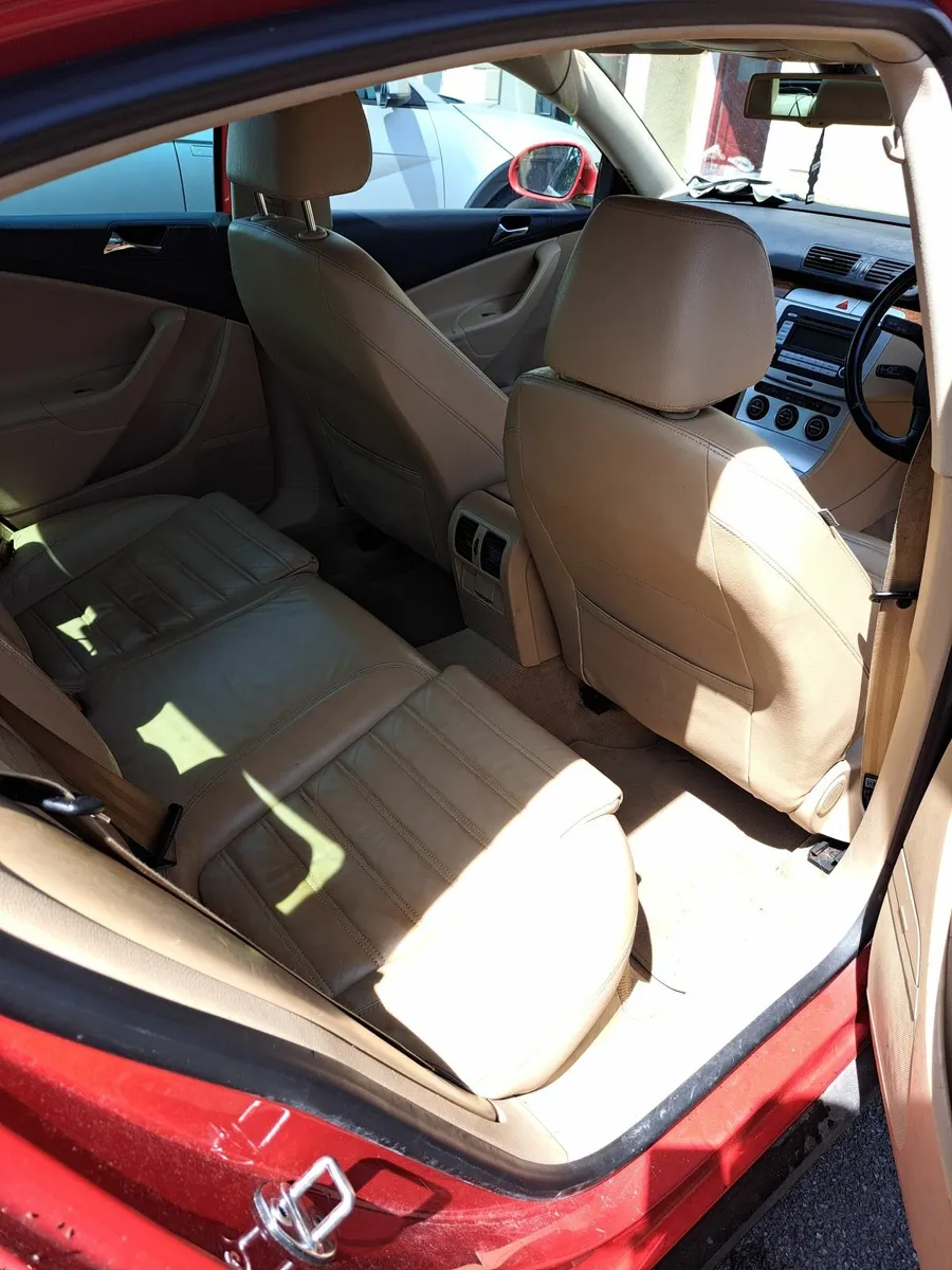 Volkswagen Passat 2006 - Image 2