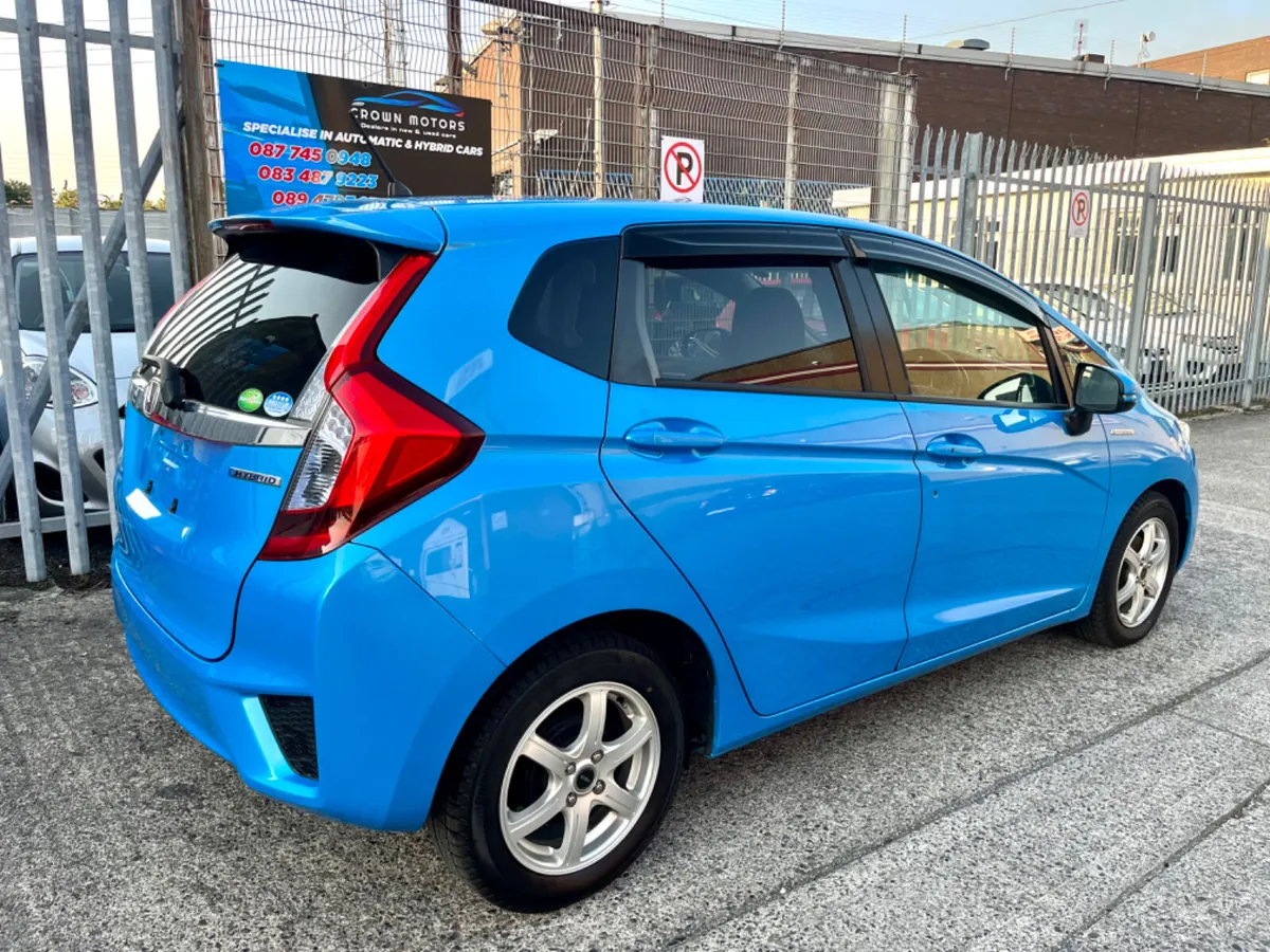2014 Honda fit  hybrid - Image 4