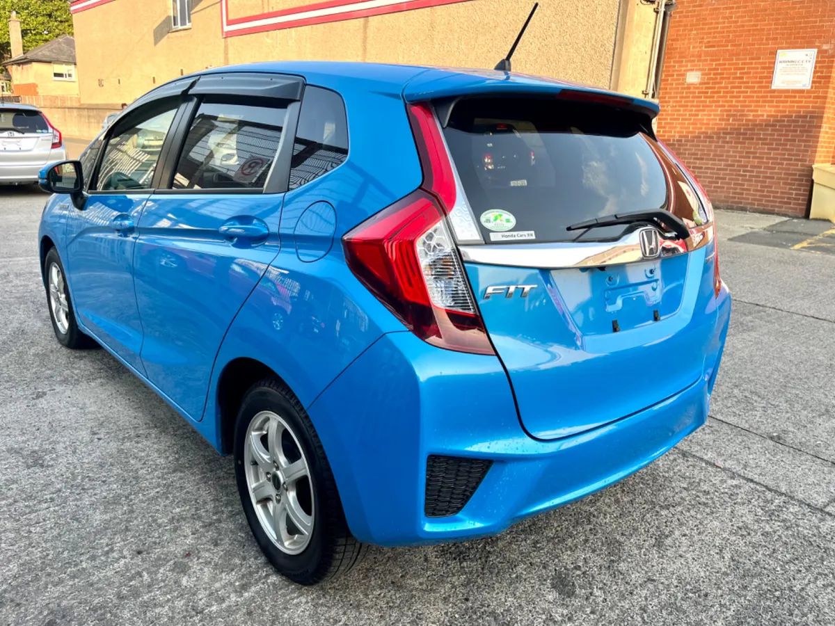 2014 Honda fit  hybrid - Image 3