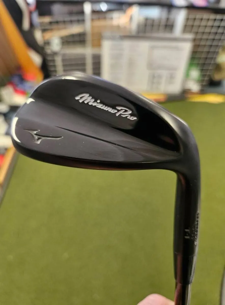 Mizuno Pro Black Gap Wedge - Image 1