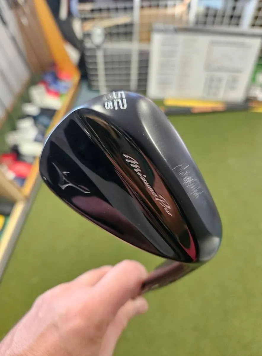 Mizuno Pro Black Gap Wedge - Image 2