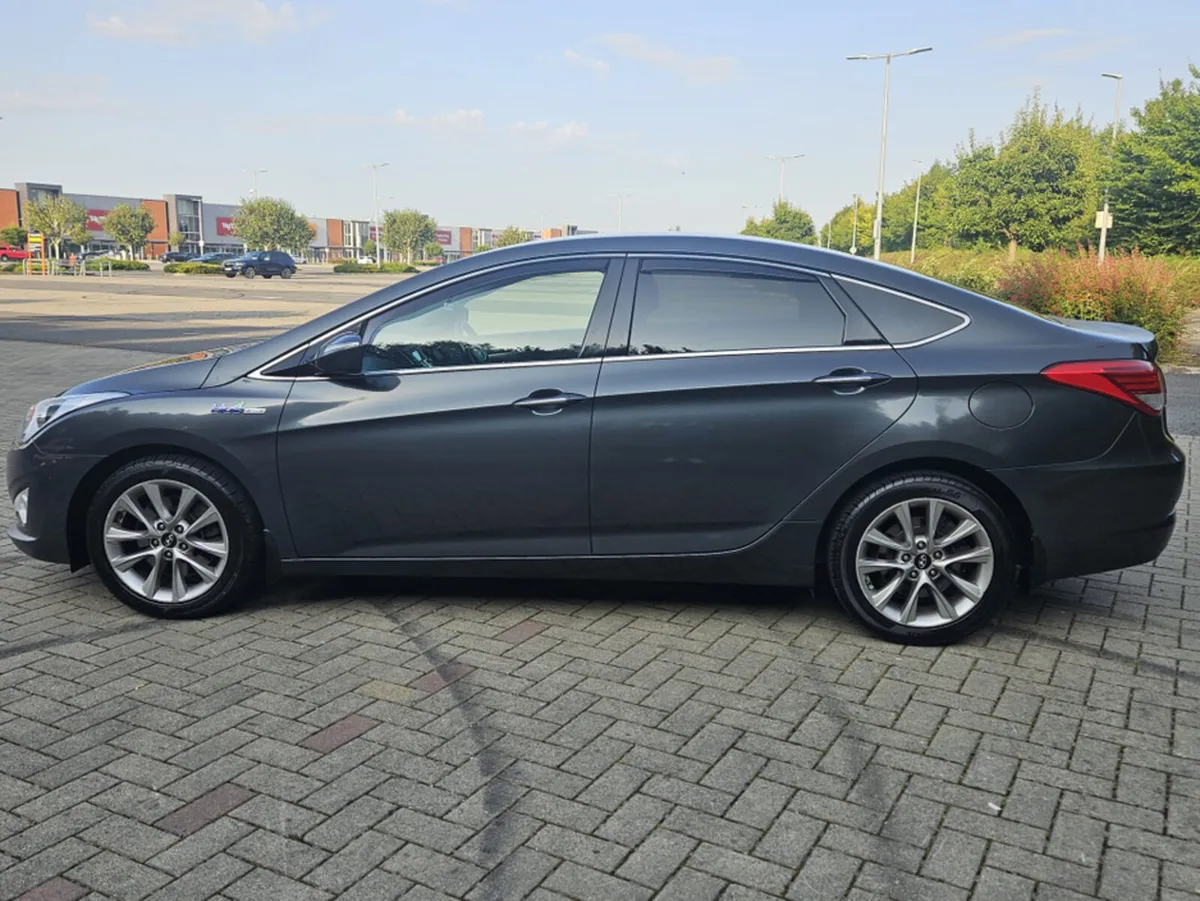 Hyundai i40 1.7 DIESEL EXECUTIVE 4DR SALOON * HIGH - Image 4