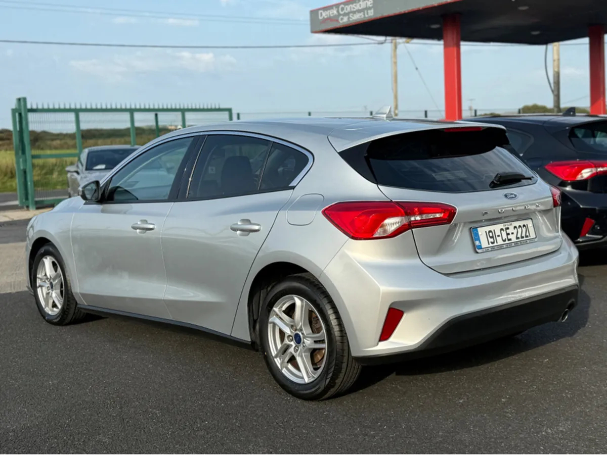 Ford Focus 1.5 TDCI ZETEC 95PS 5DR - Image 4