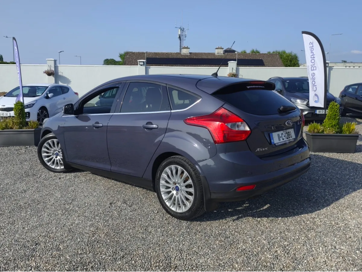 Ford Focus 1.6 TDCI 95PS 5M TITANIUM S/ S/S 4DR - Image 4