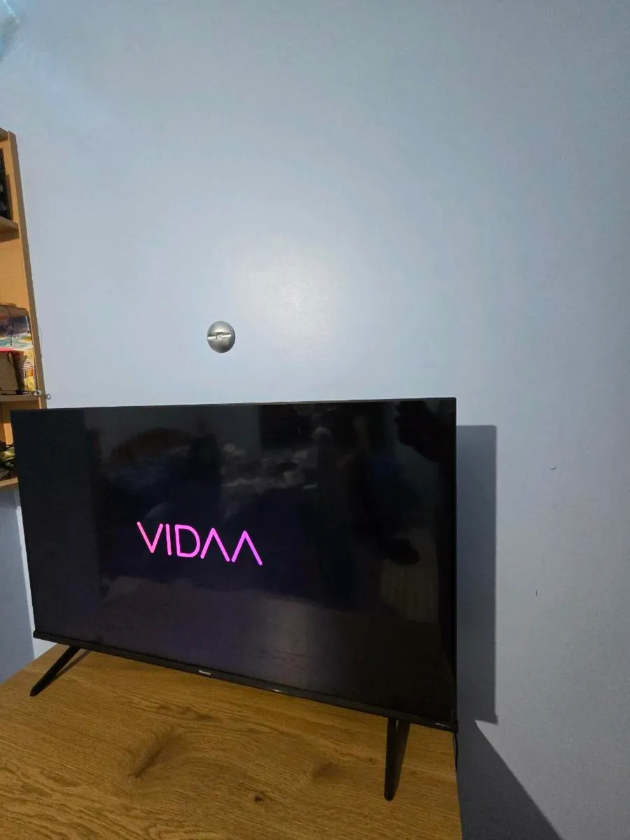 Hisense a6 43 inch smart tv - Image 1
