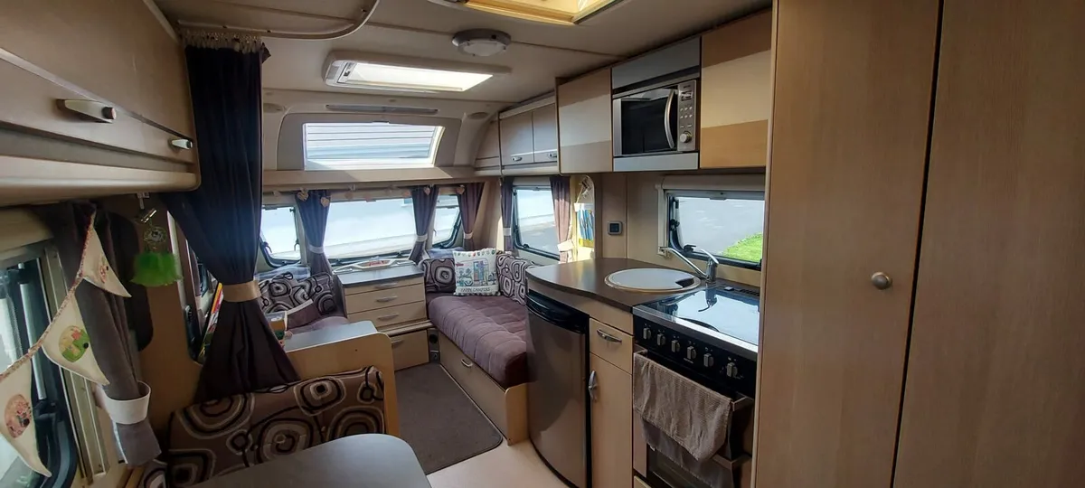 Sterling Eccles Sport 6 Berth Caravan - Image 3