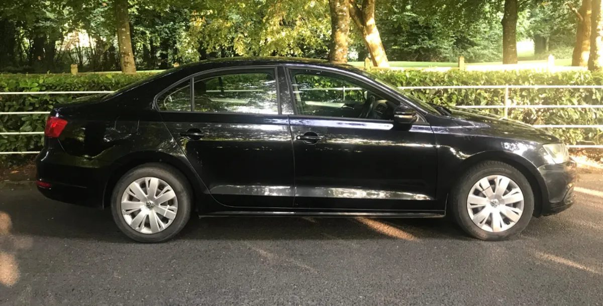 Volkswagen Jetta 1.6 TDI TRENDLINE - Image 4