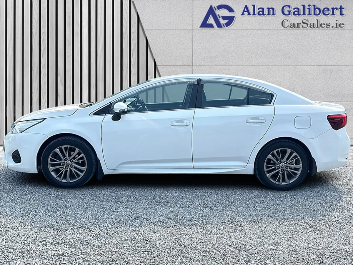 Toyota Avensis 1.6 D LUNA NAV €67 PW - Image 4
