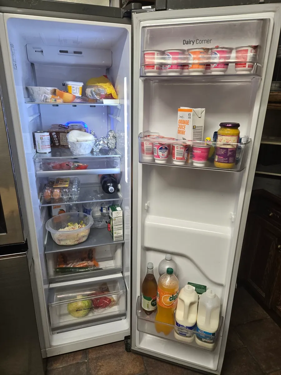 LG AMERICAN FRIDGE FREEZER - Image 2