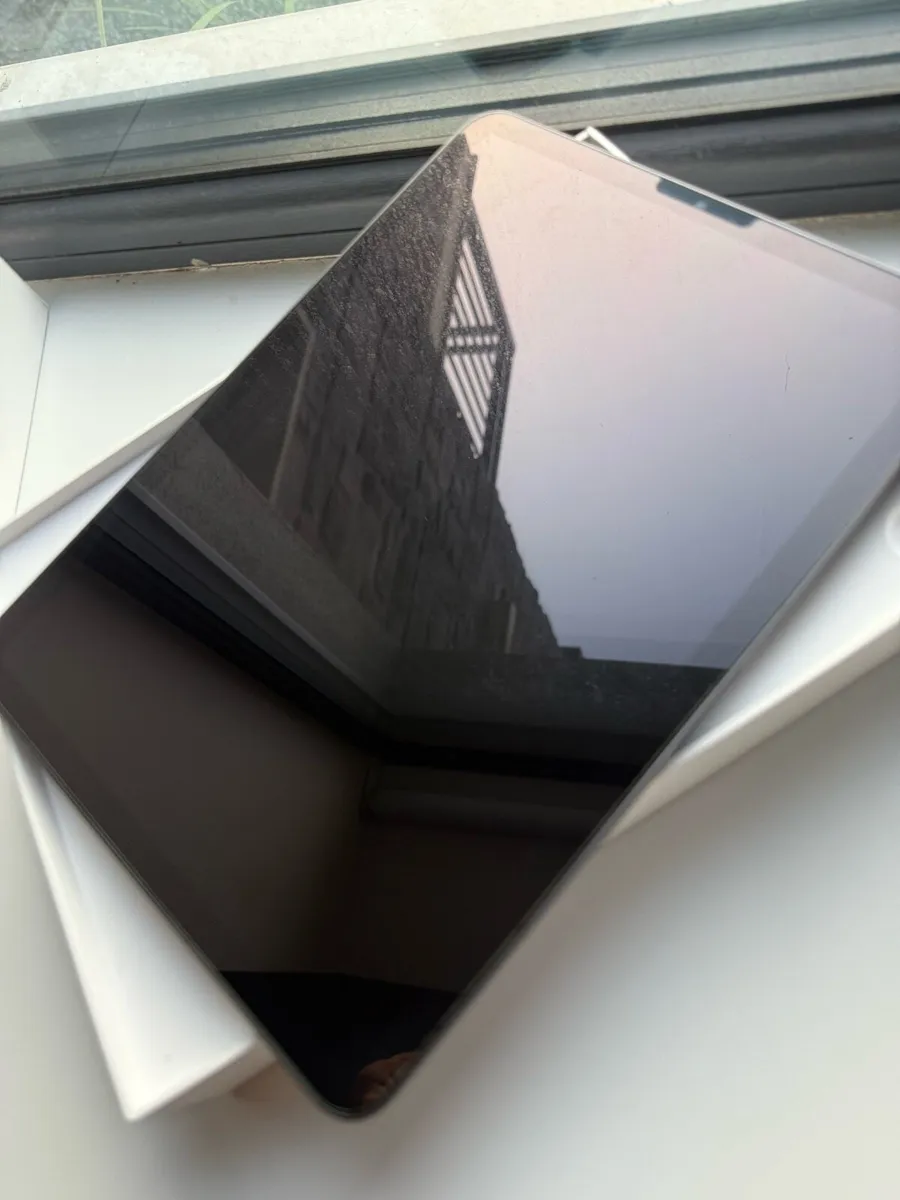 IPAD AIR 5th GEN 64GB WIFI. Like New - Image 4