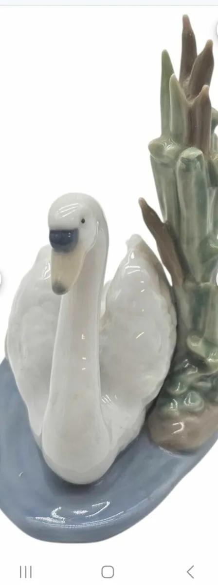 Lladro figurine Swan with 4 Cygnets 'follow me' - Image 1