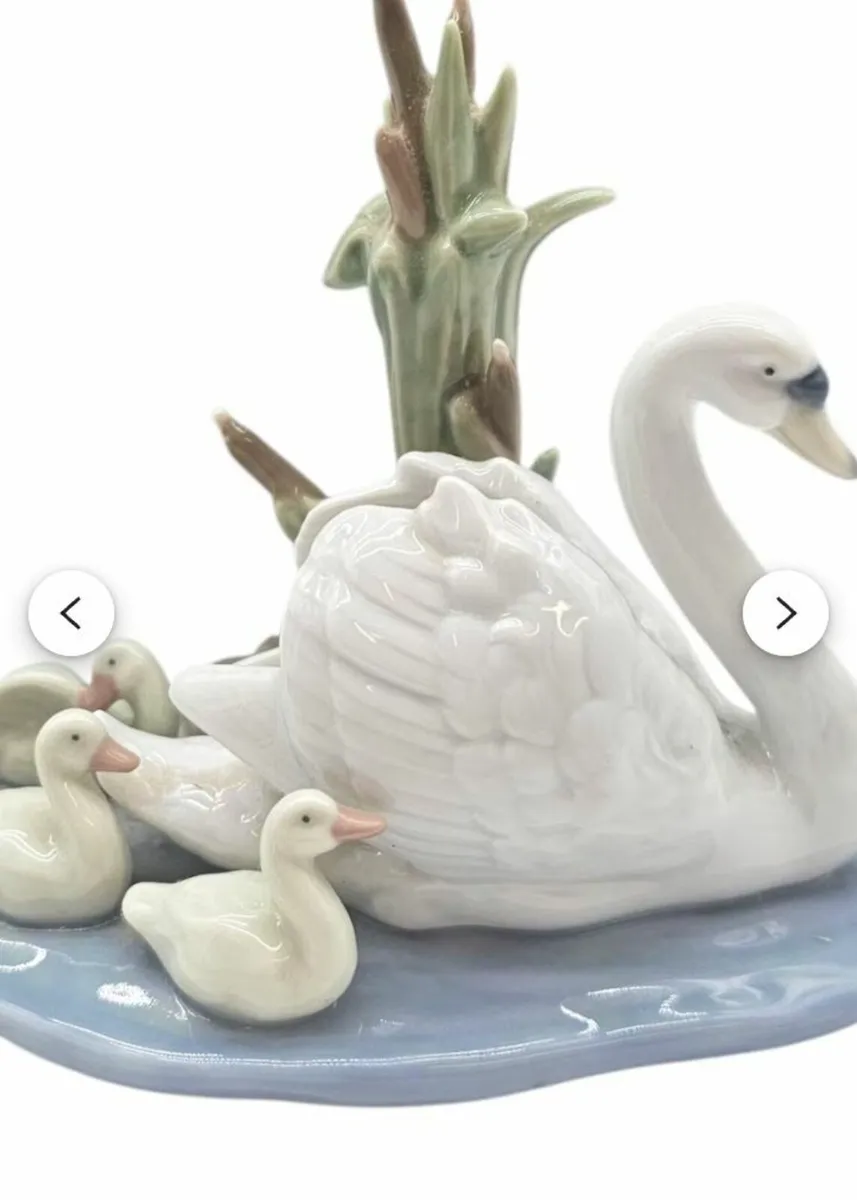 Lladro figurine Swan with 4 Cygnets 'follow me' - Image 2