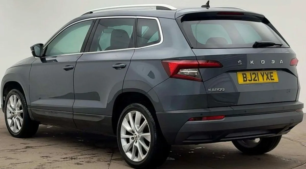 Skoda Karoq 2.0 TDI SE L SUV 5dr Diesel Manual - Image 2
