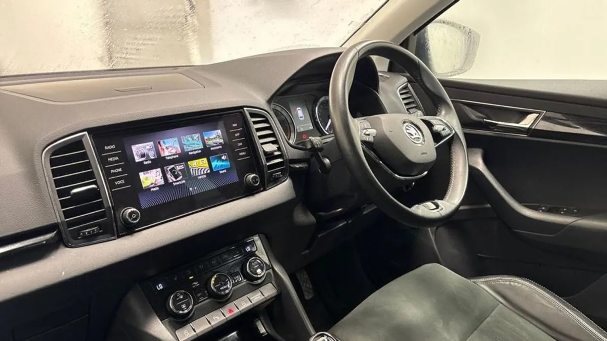 Skoda Karoq 2.0 TDI SE L SUV 5dr Diesel Manual - Image 4