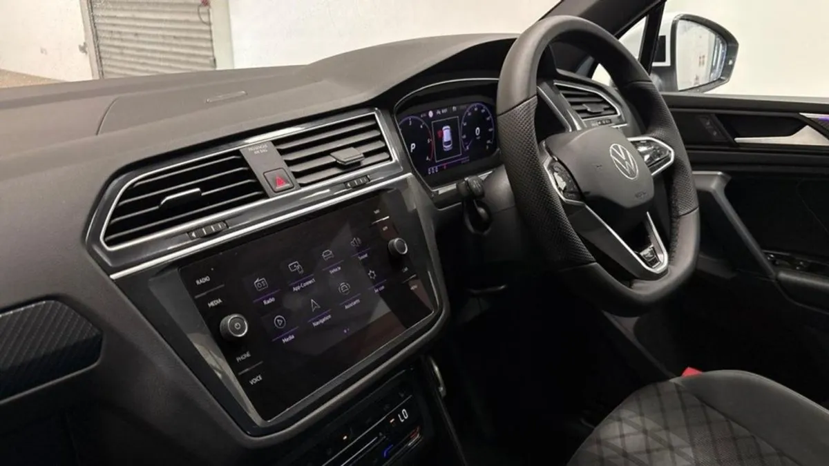 Volkswagen Tiguan 2.0 TDI R-line SUV 5dr Diesel D - Image 4