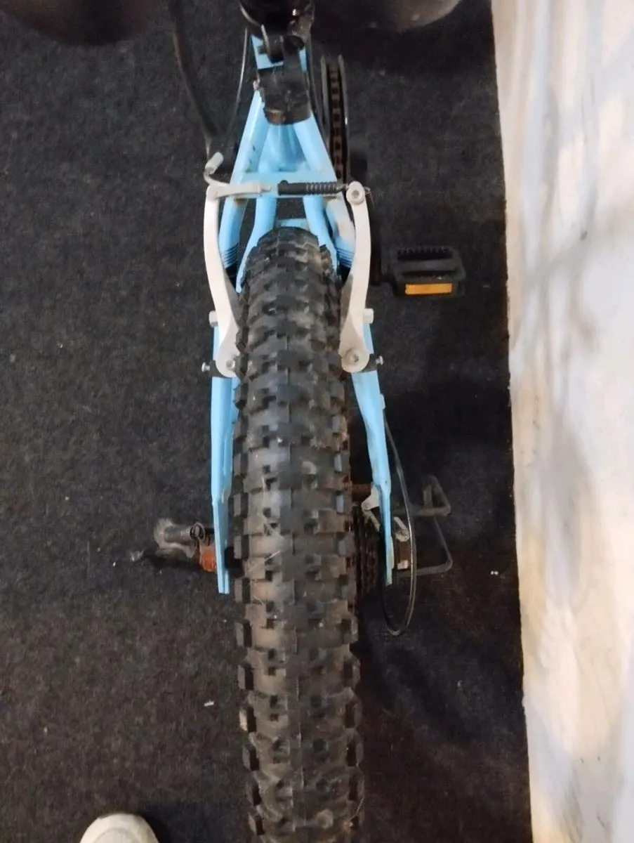 Boys 20inch bike - Image 3