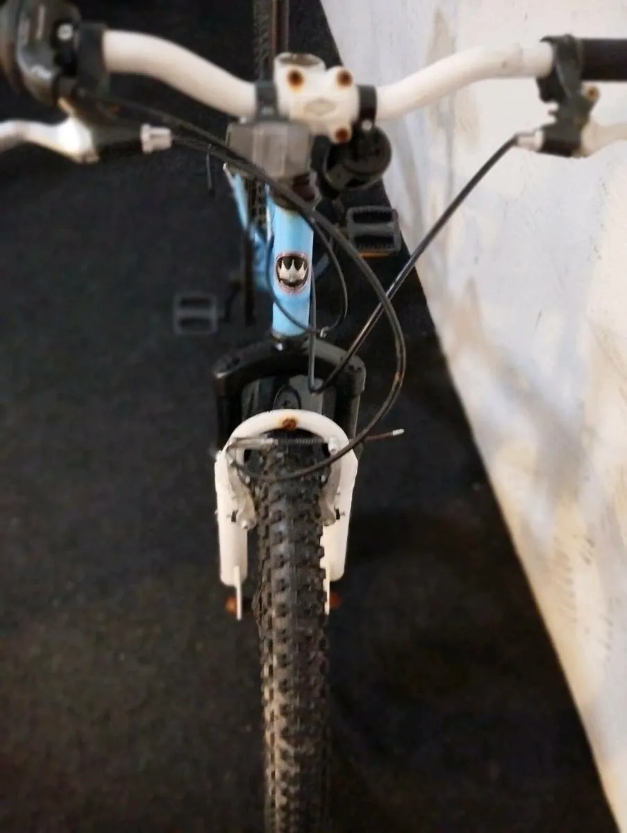 Boys 20inch bike - Image 4