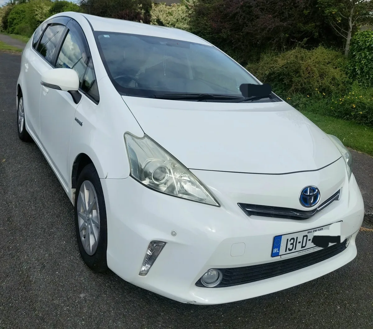 Toyota Prius 2013 7seats - Image 1
