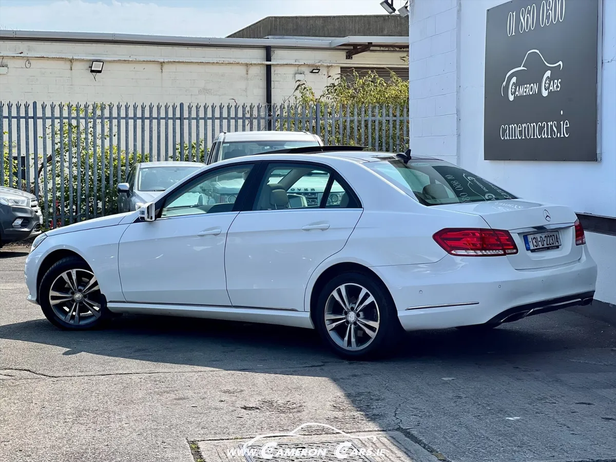 MERCEDES BENZ E220 AVANTGARDE AUTOMATIC - Image 4