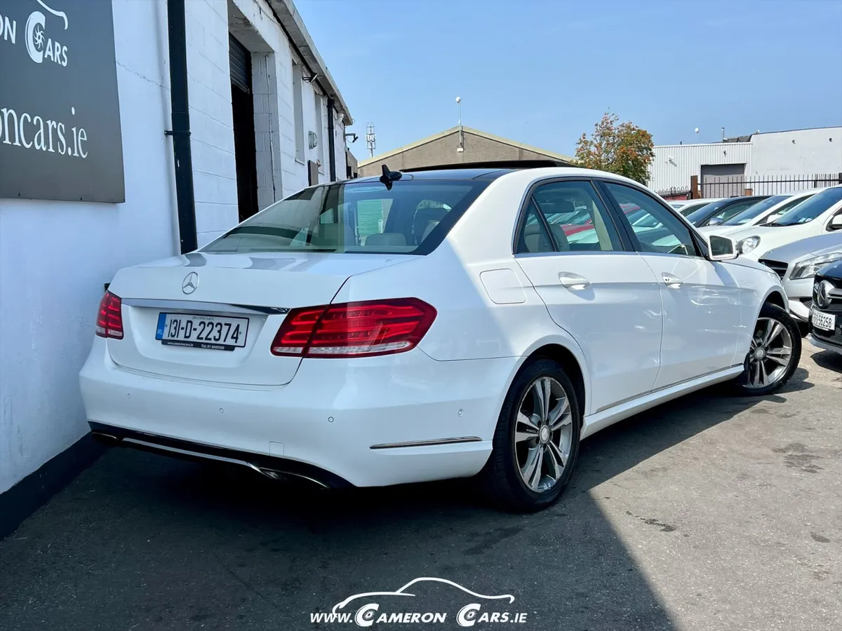 MERCEDES BENZ E220 AVANTGARDE AUTOMATIC - Image 2