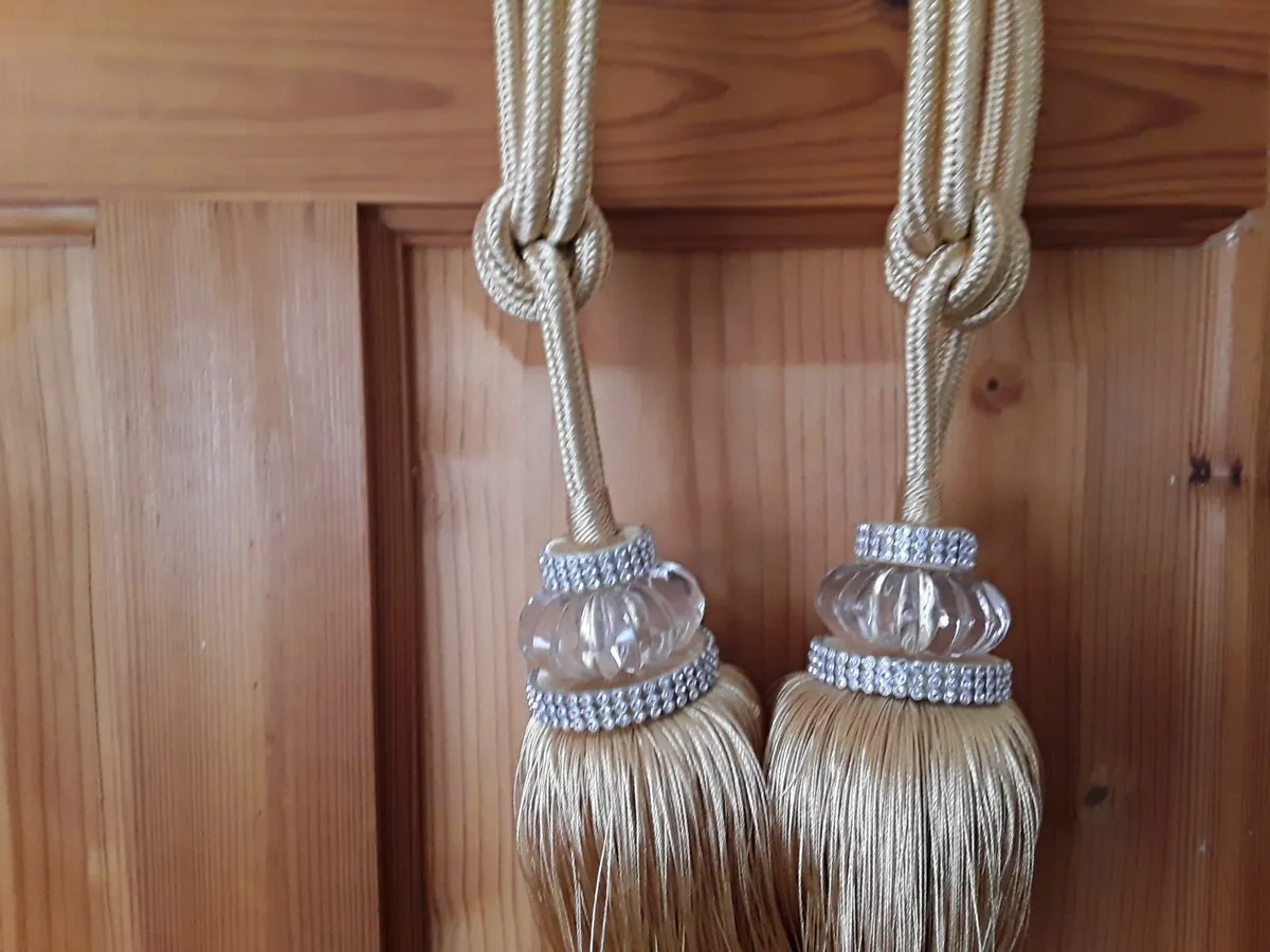 Brand new set of tie backs for drapes - Image 1