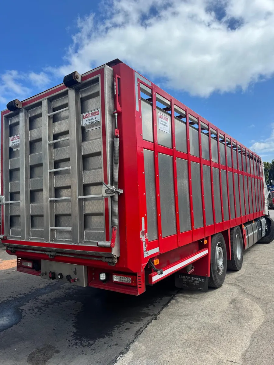 2024 VOLVO FH 26FT CATTLE-BODY - Image 2