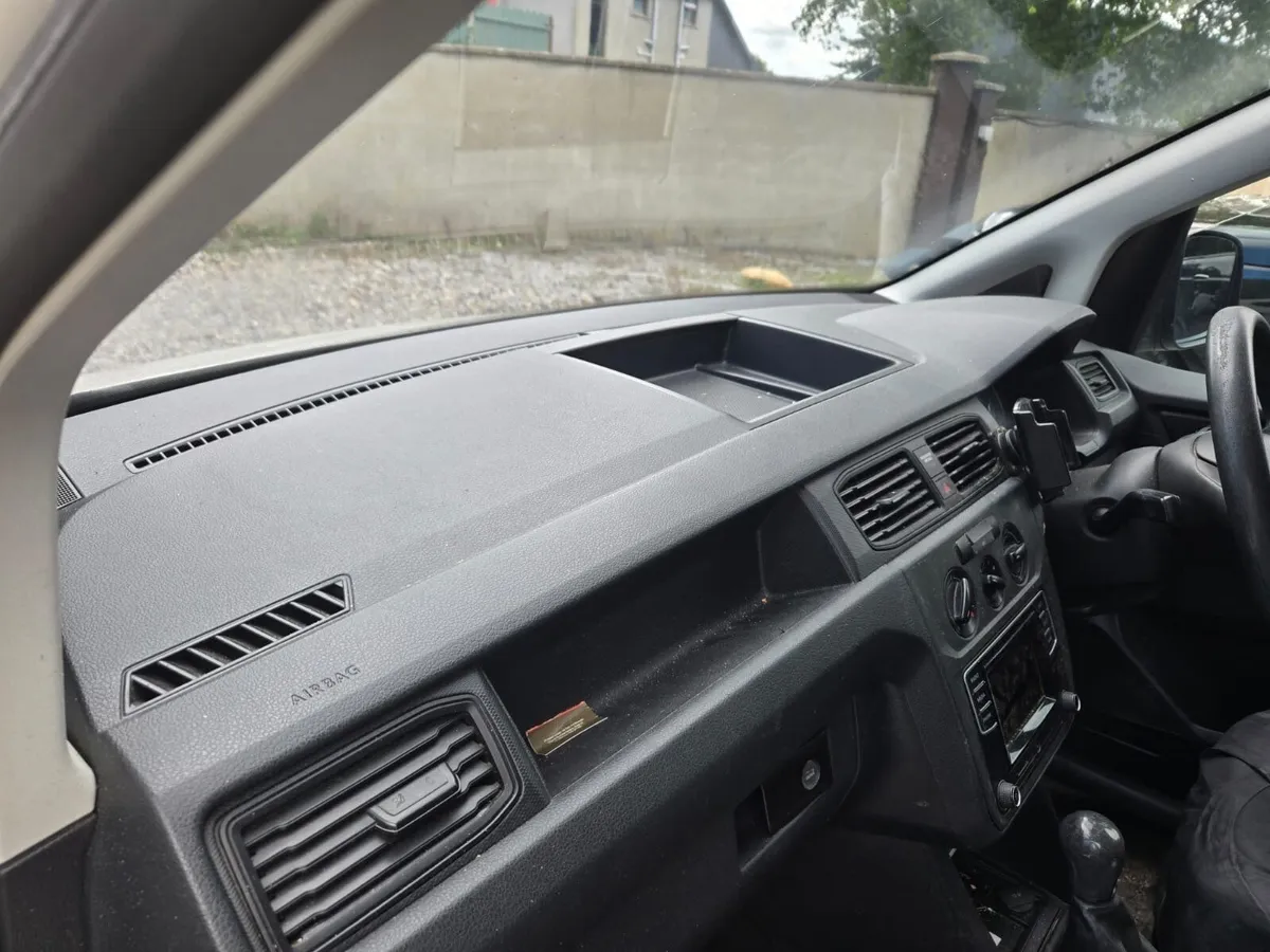 Volkswagen Caddy 2017 - Image 2
