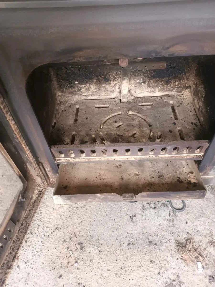 Stove with back boiler - Image 2