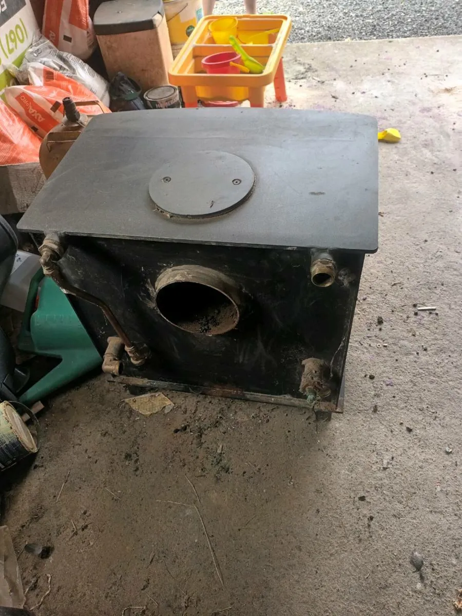 Stove with back boiler - Image 3