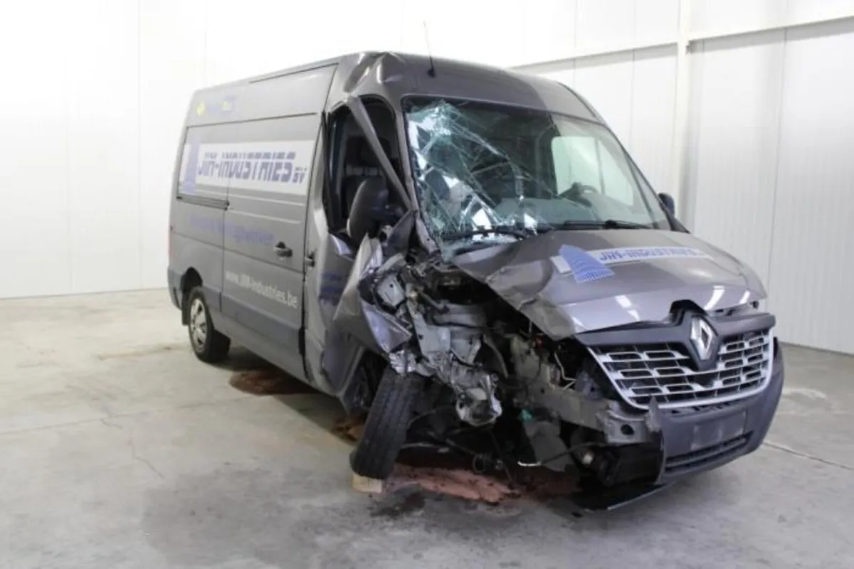 DAMAGED RENAULT MASTER WANTED 15/19 - Image 2