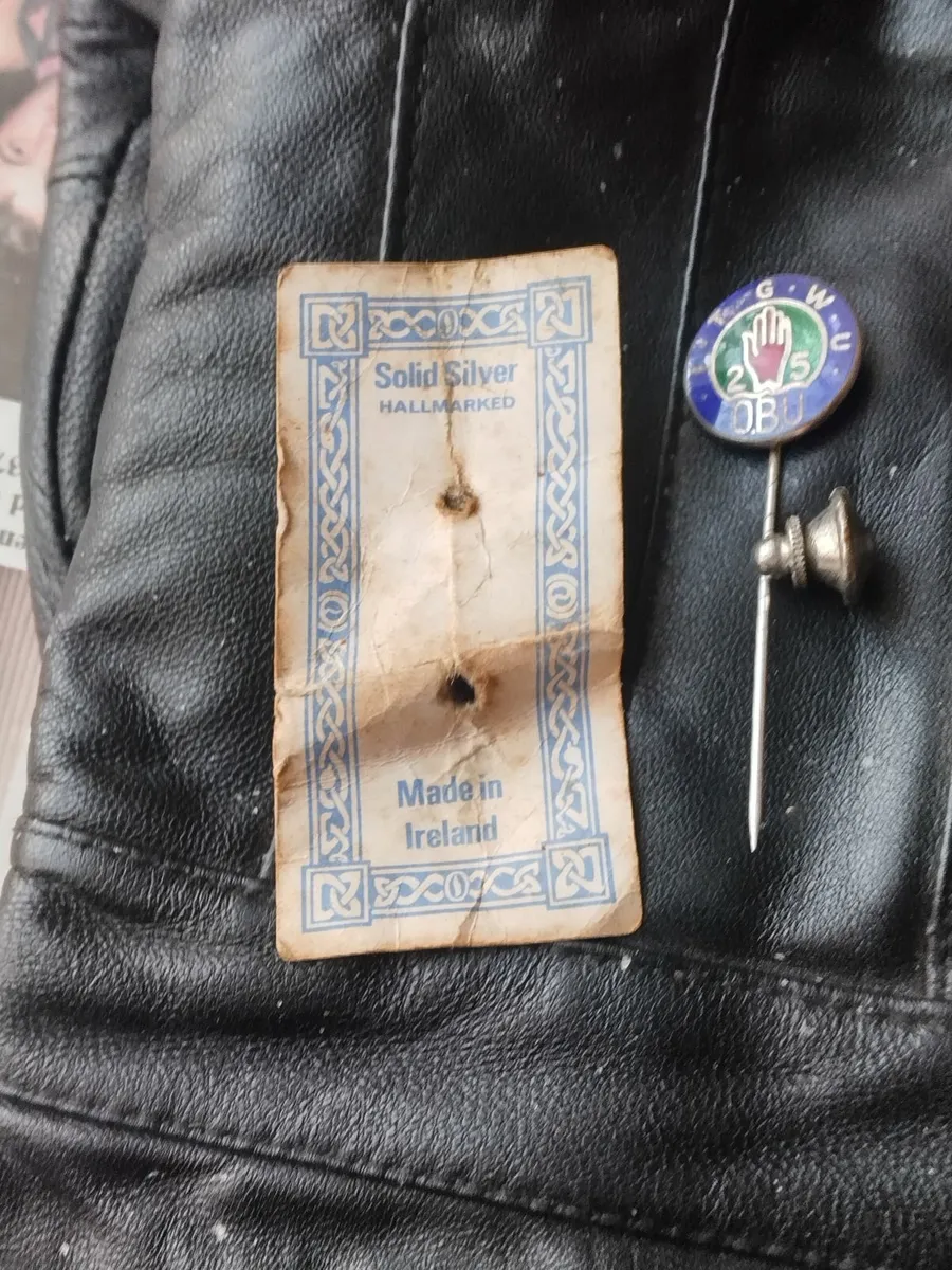 Antique I T G W U  silver badge - Image 3
