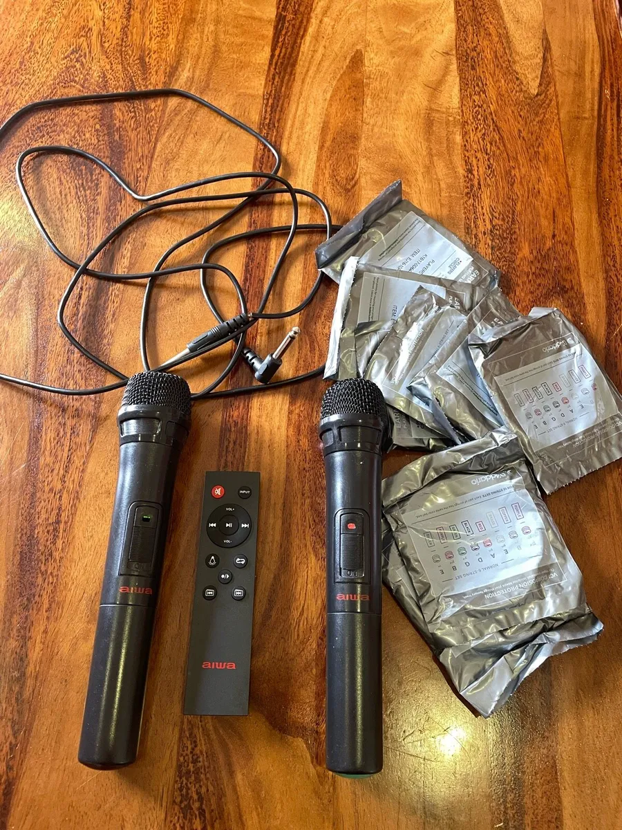 Electric guitar and bluetooth amp/speaker €375 - Image 2