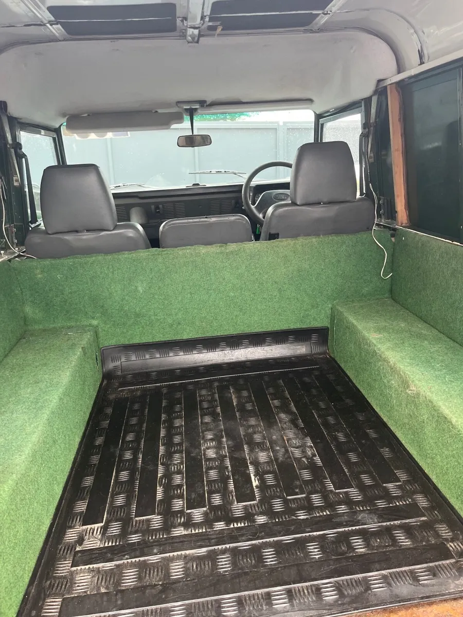 Land Rover Defender 2001 - Image 3