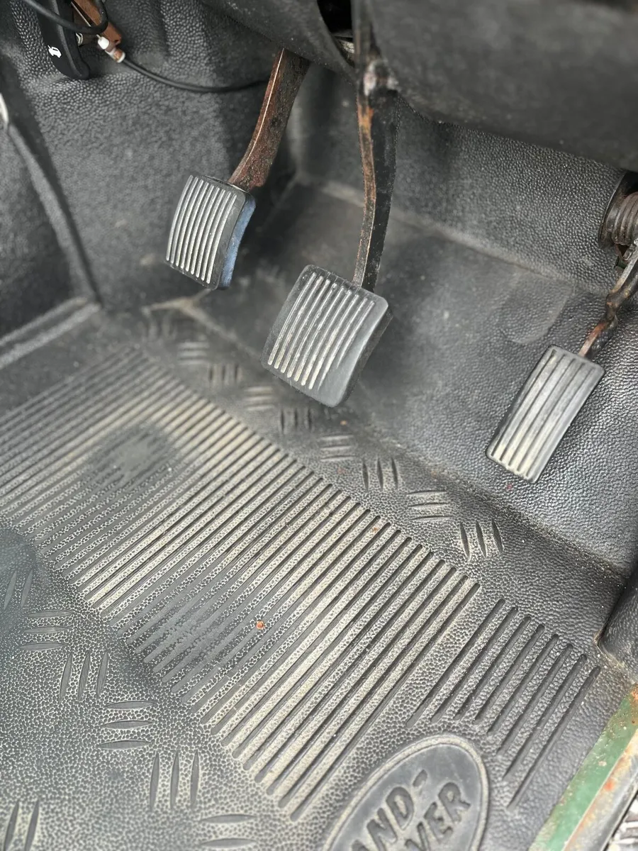 Land Rover Defender 2001 - Image 4