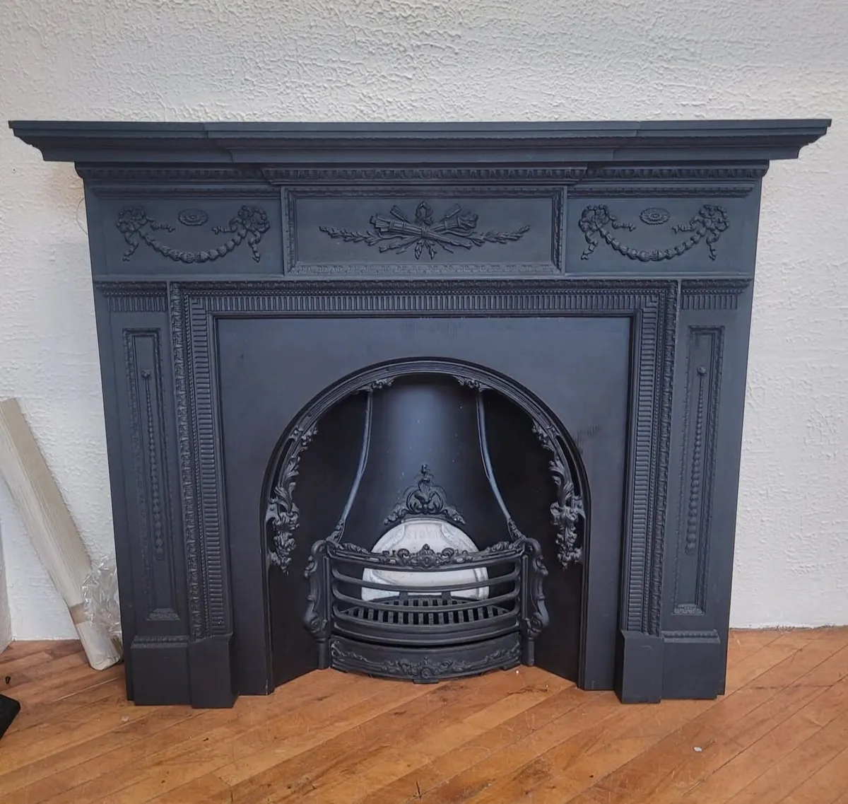 Floor display Stovax Cast Iron fireplaces.Pristine - Image 1