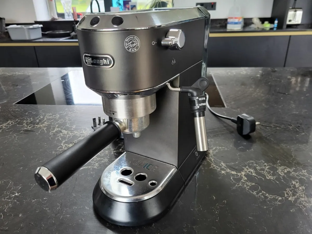Coffee machine, Delongi EC685BK - Image 1